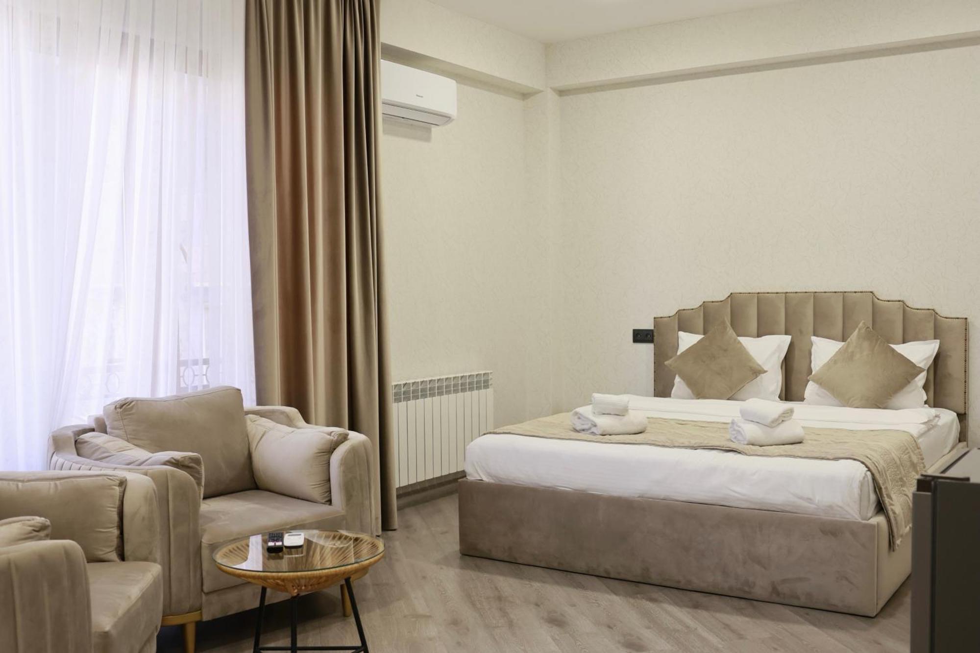 Royal Renaissance Hotel Yerevan Ngoại thất bức ảnh