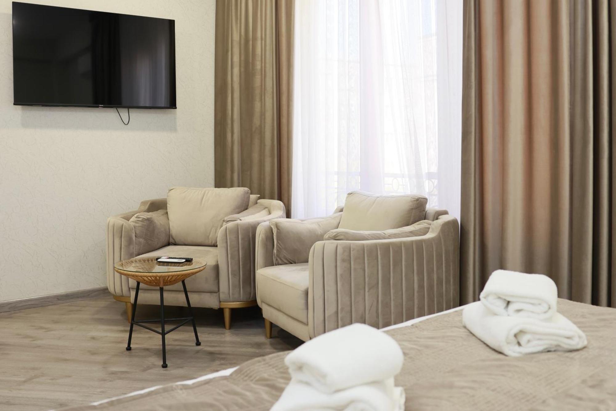 Royal Renaissance Hotel Yerevan Ngoại thất bức ảnh