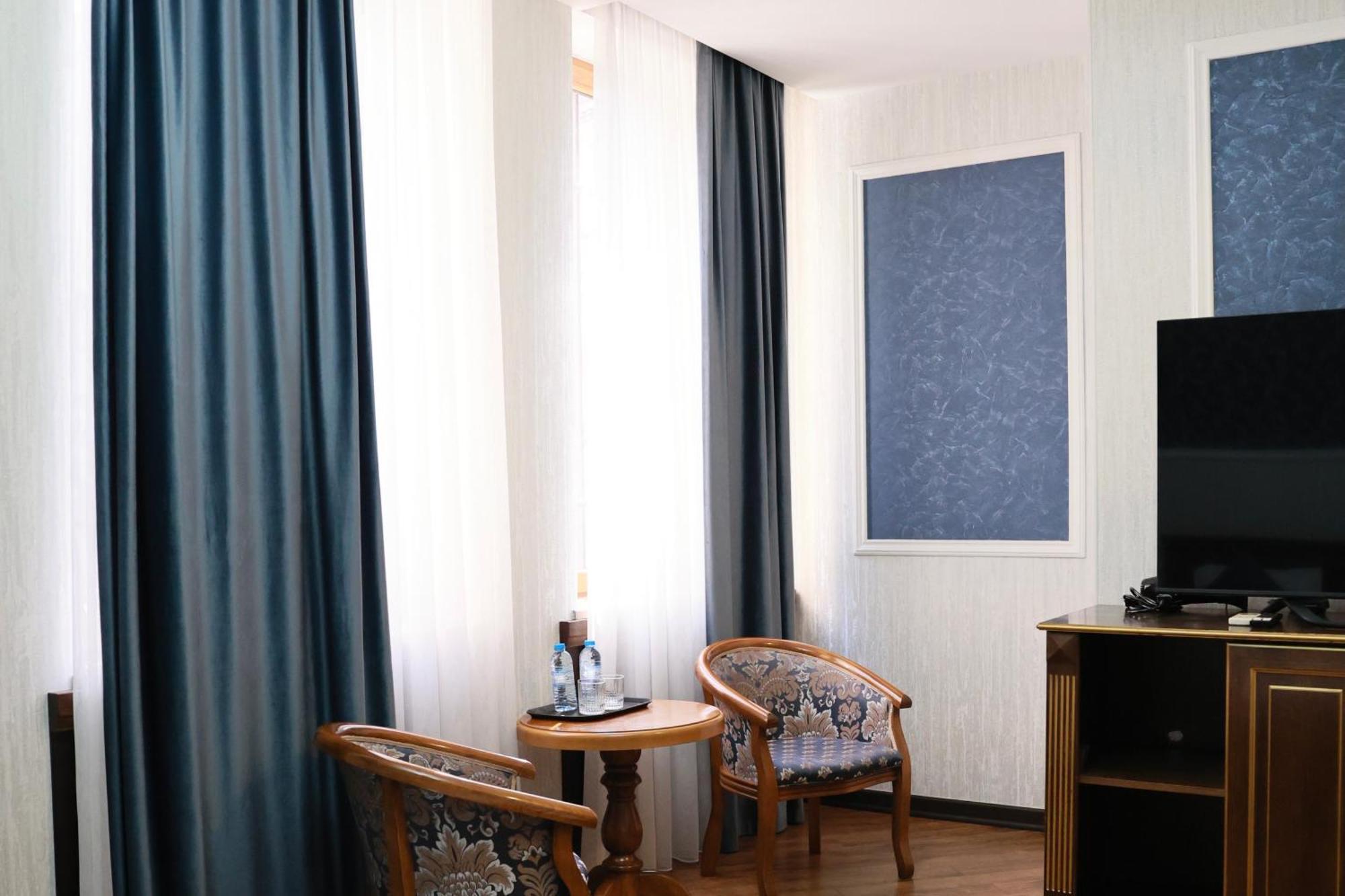Royal Renaissance Hotel Yerevan Ngoại thất bức ảnh