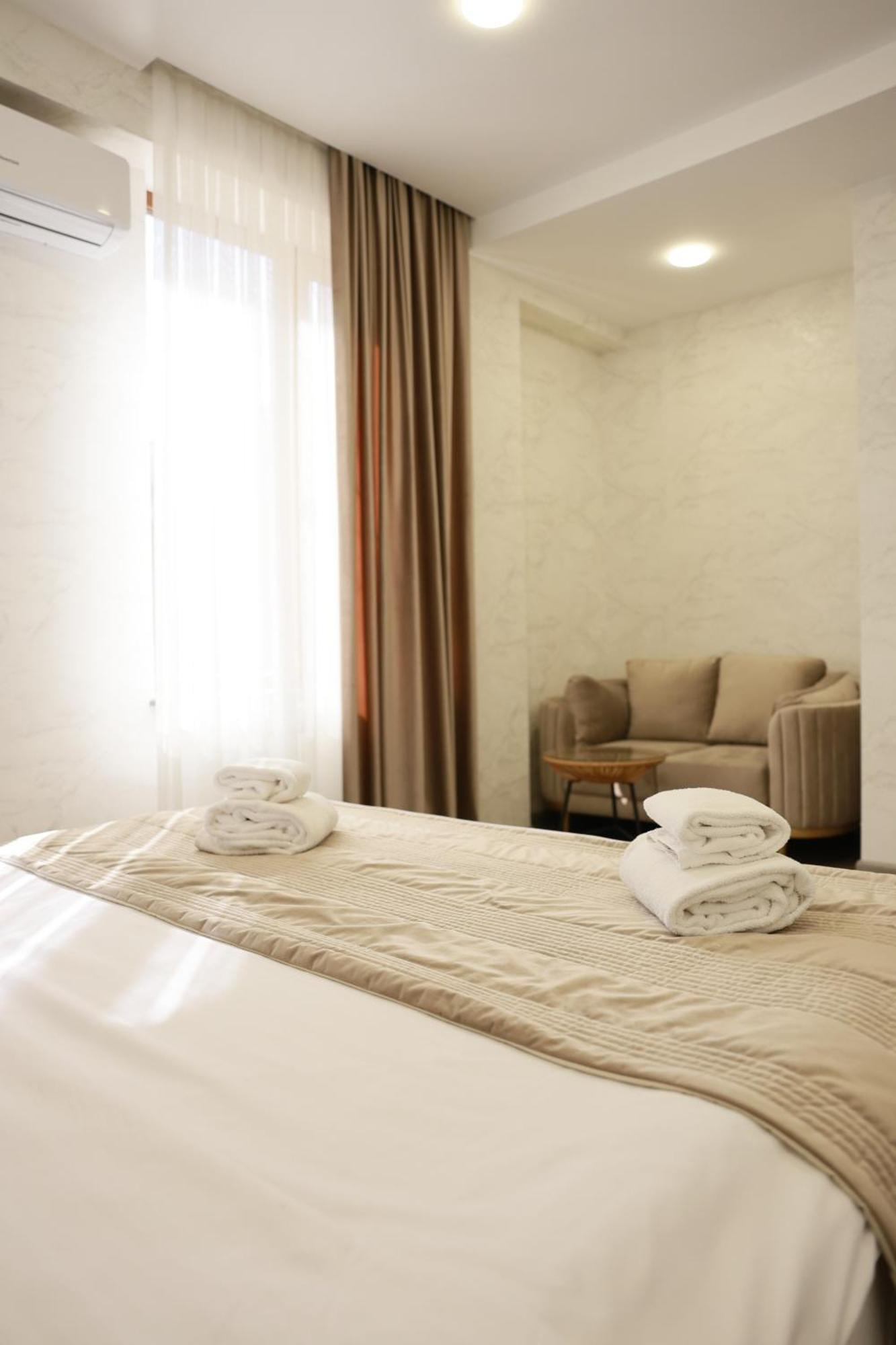 Royal Renaissance Hotel Yerevan Phòng bức ảnh