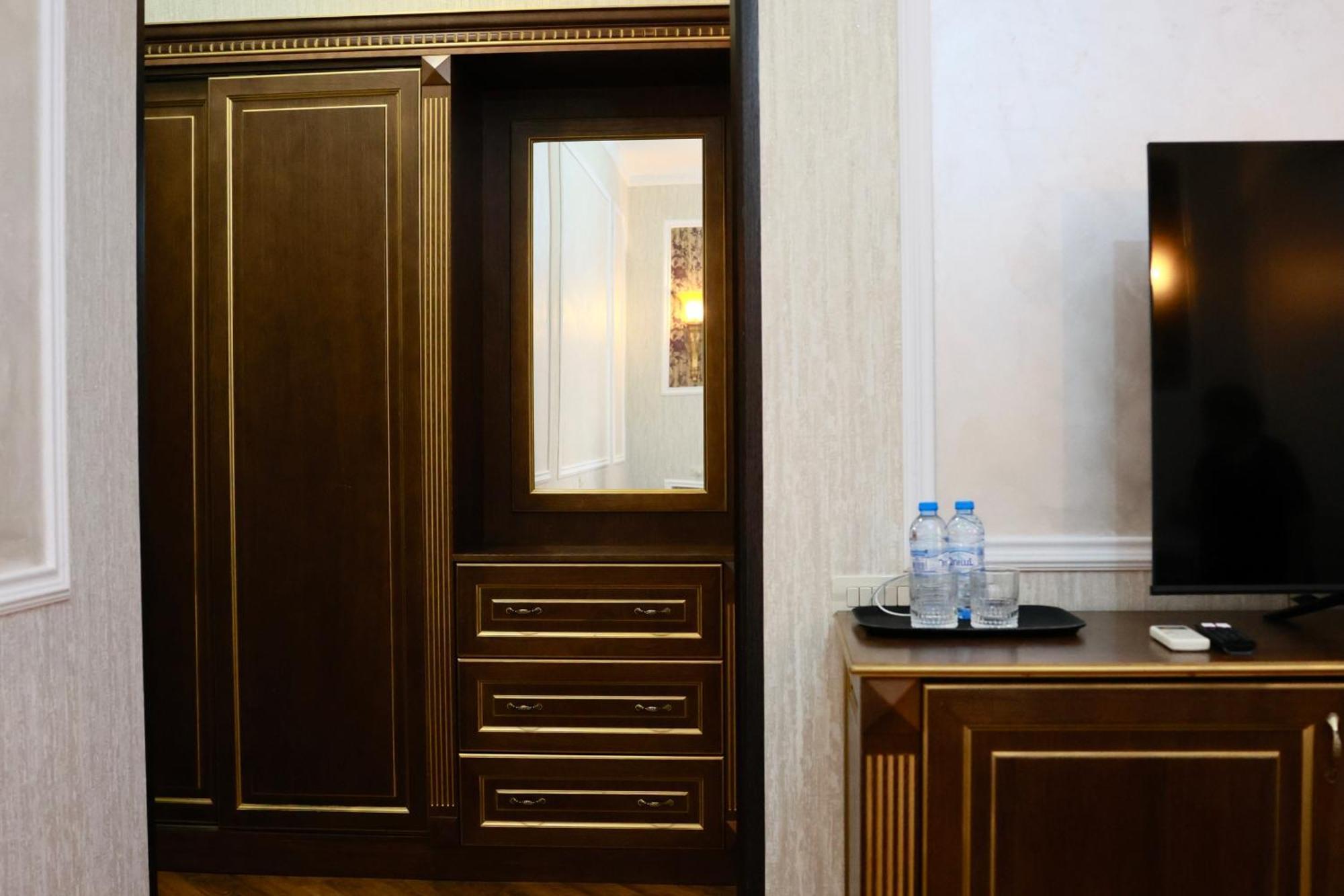 Royal Renaissance Hotel Yerevan Phòng bức ảnh