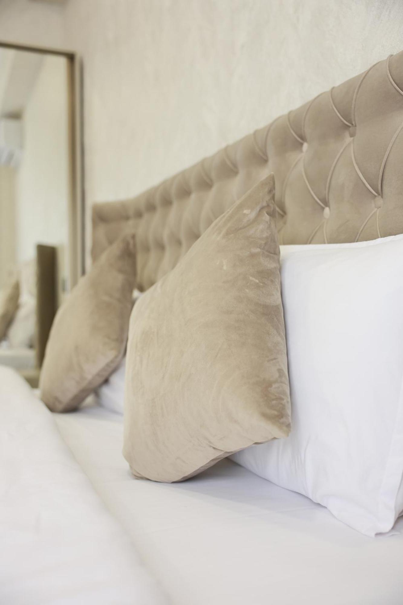 Royal Renaissance Hotel Yerevan Phòng bức ảnh