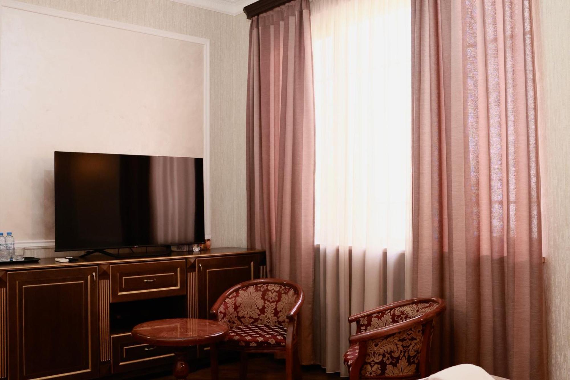 Royal Renaissance Hotel Yerevan Phòng bức ảnh