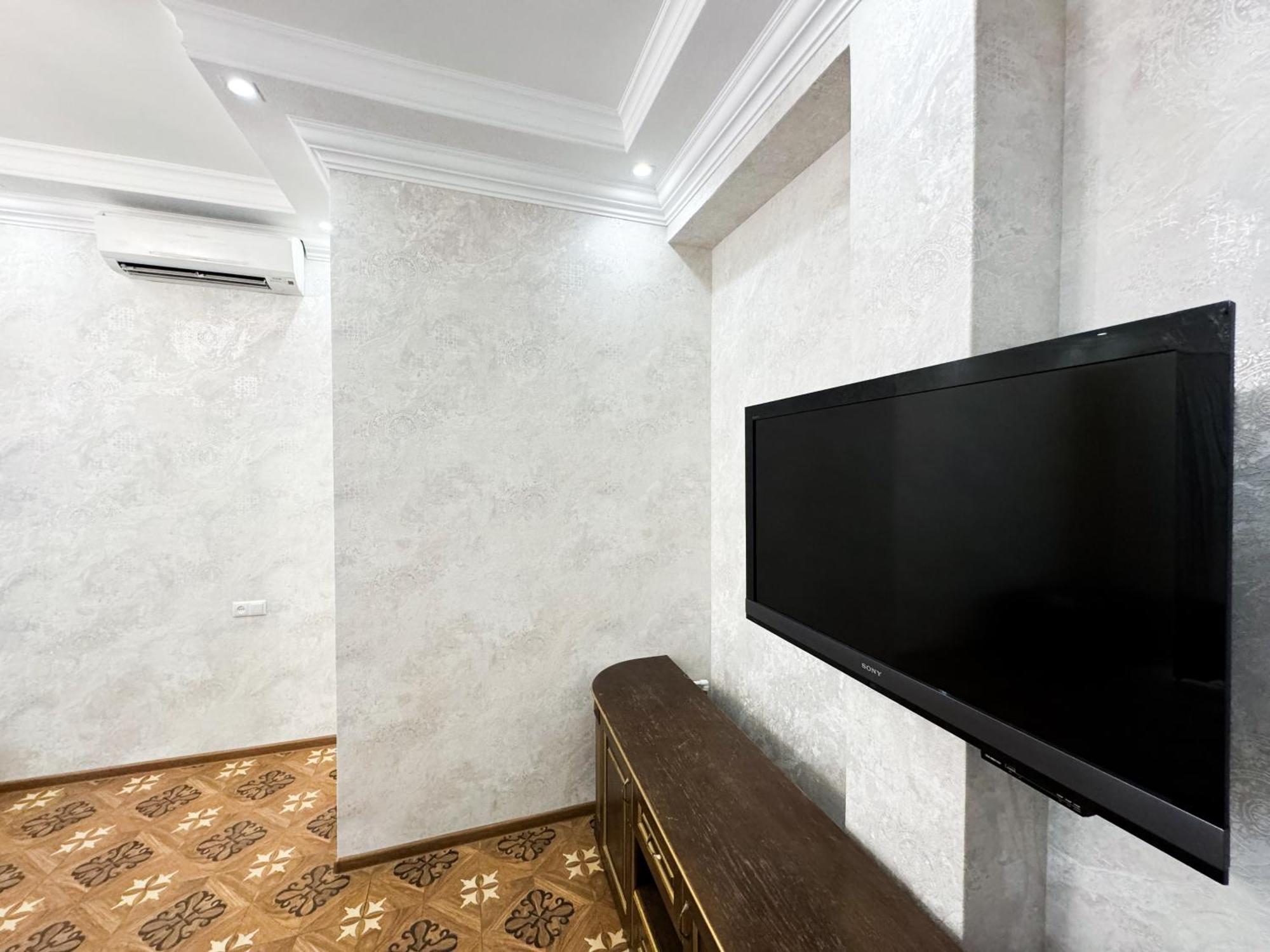 Royal Renaissance Hotel Yerevan Ngoại thất bức ảnh