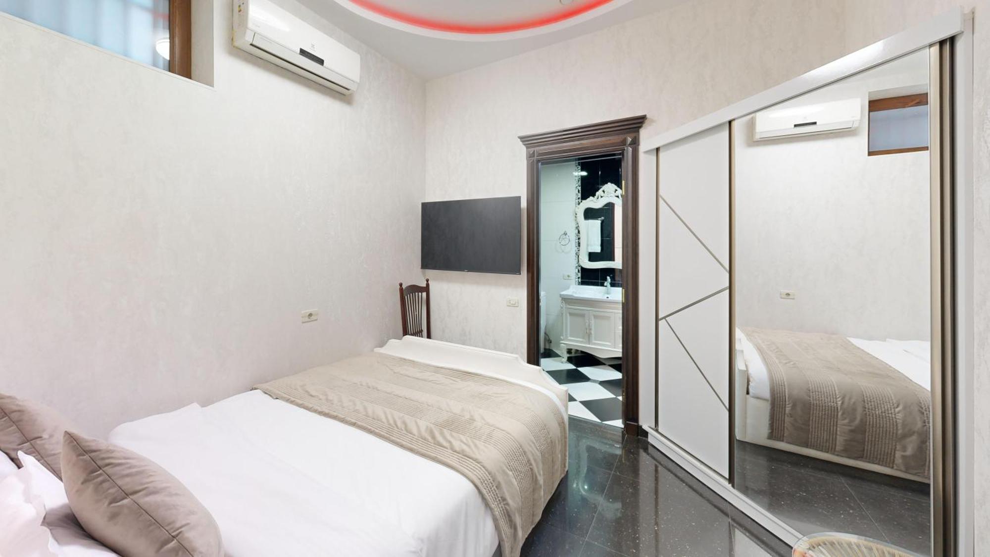 Royal Renaissance Hotel Yerevan Ngoại thất bức ảnh