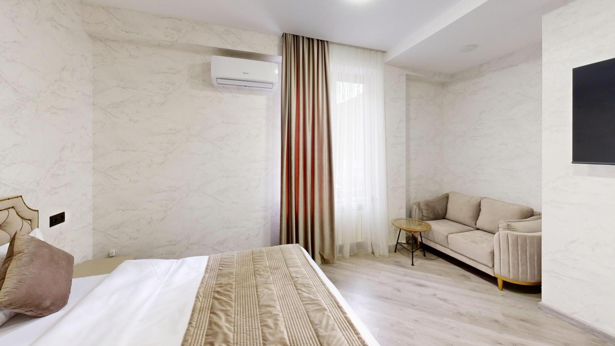 Royal Renaissance Hotel Yerevan Ngoại thất bức ảnh