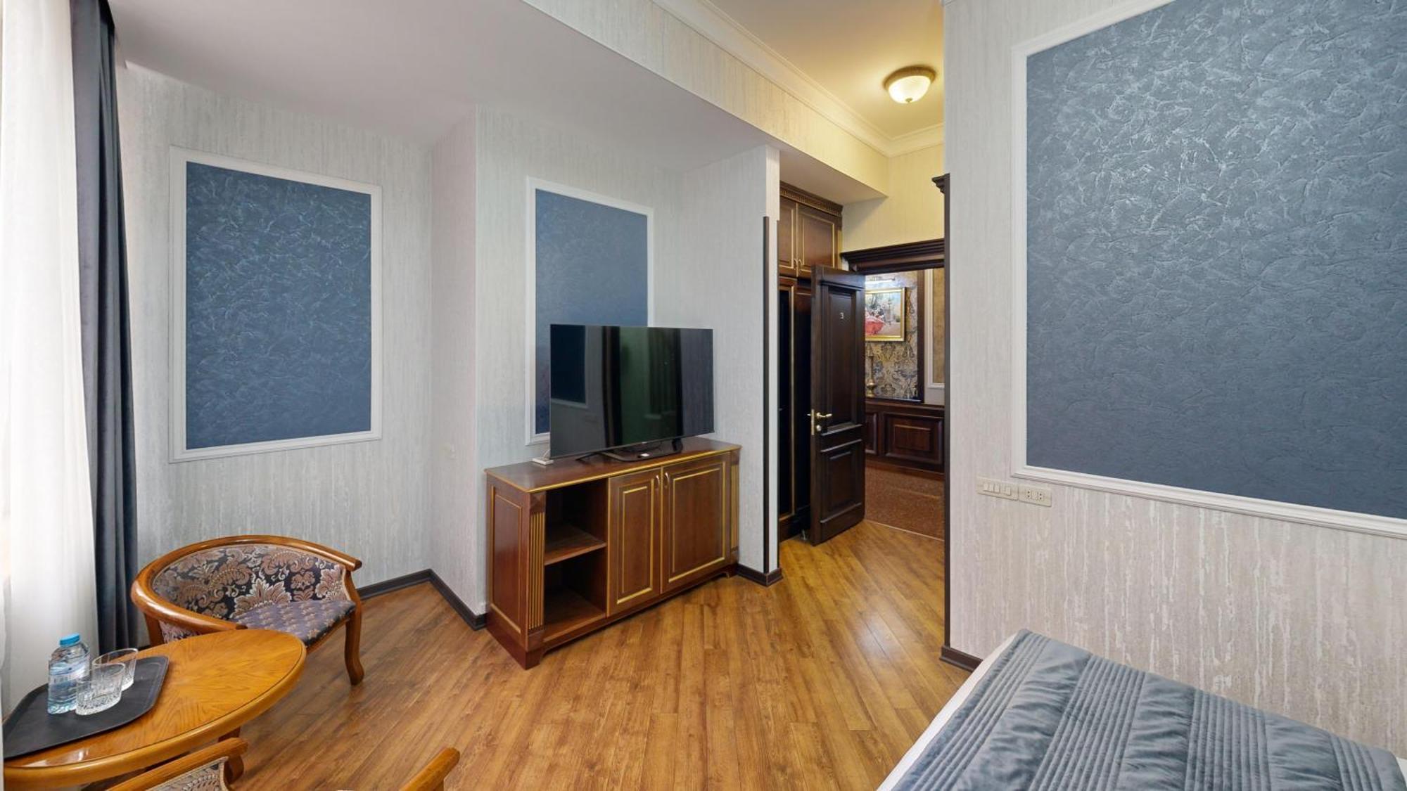 Royal Renaissance Hotel Yerevan Ngoại thất bức ảnh